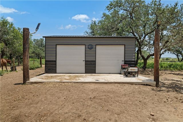 490 Hernandez Road, Poteet, TX 78065
