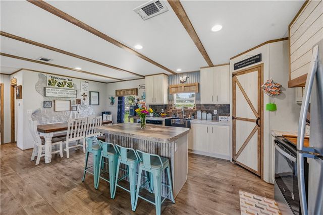 490 Hernandez Road, Poteet, TX 78065