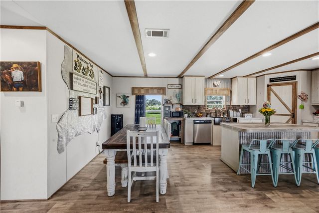 490 Hernandez Road, Poteet, TX 78065