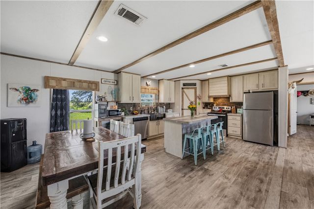 490 Hernandez Road, Poteet, TX 78065