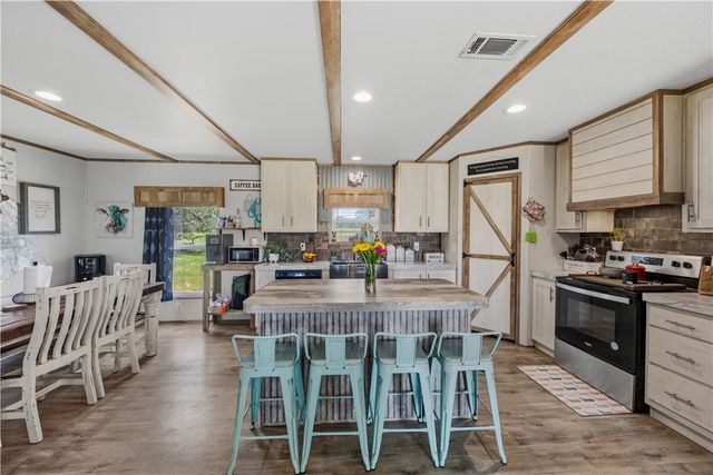 490 Hernandez Road, Poteet, TX 78065