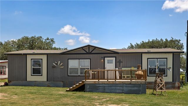 490 Hernandez Road, Poteet, TX 78065