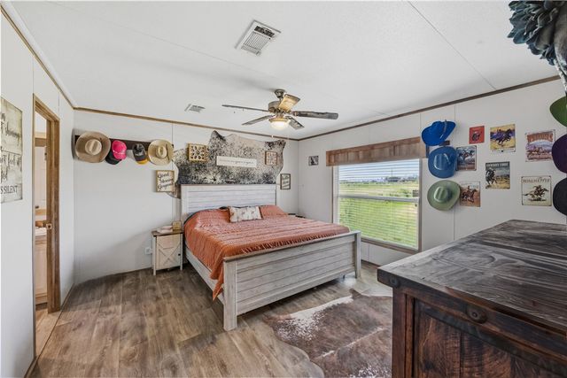 490 Hernandez Road, Poteet, TX 78065