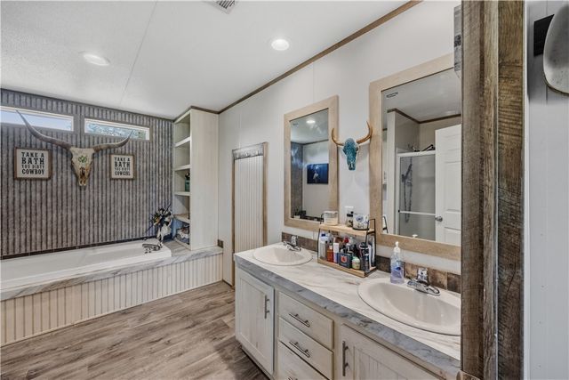 490 Hernandez Road, Poteet, TX 78065