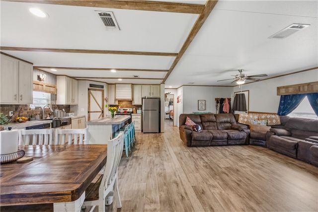 490 Hernandez Road, Poteet, TX 78065