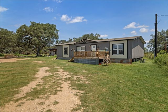 490 Hernandez Road, Poteet, TX 78065