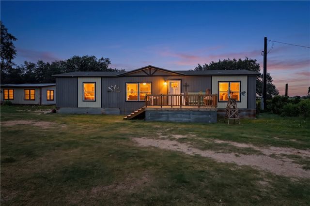 490 Hernandez Road, Poteet, TX 78065