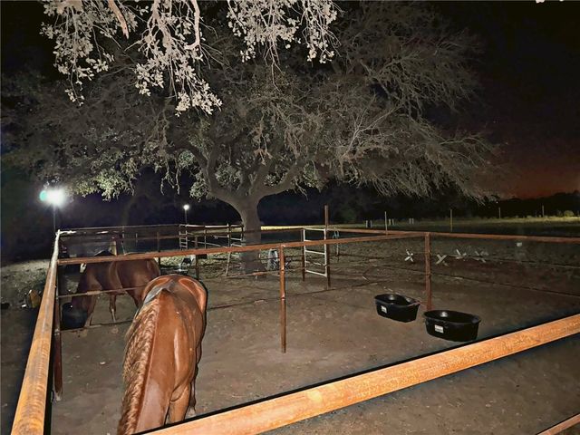 490 Hernandez Road, Poteet, TX 78065