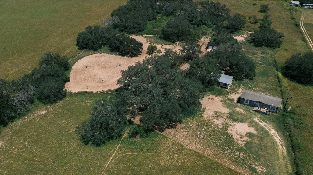 490 Hernandez Road, Poteet, TX 78065