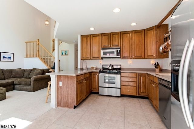 69 Magnolia Way, North Haledon Boro, NJ 07508