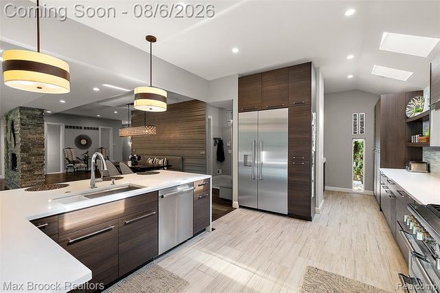 2253 Lone Pine Road, West Bloomfield, MI 48323