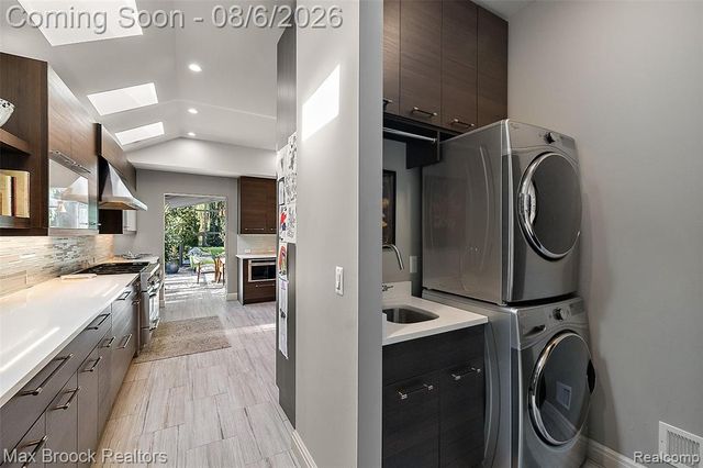 2253 Lone Pine Road, West Bloomfield, MI 48323