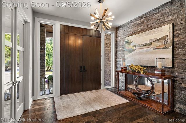 2253 Lone Pine Road, West Bloomfield, MI 48323