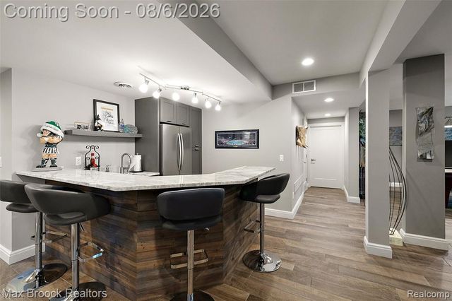 2253 Lone Pine Road, West Bloomfield, MI 48323
