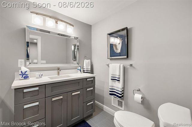 2253 Lone Pine Road, West Bloomfield, MI 48323