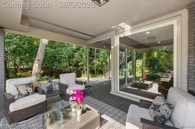 2253 Lone Pine Road, West Bloomfield, MI 48323