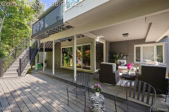 2253 Lone Pine Road, West Bloomfield, MI 48323