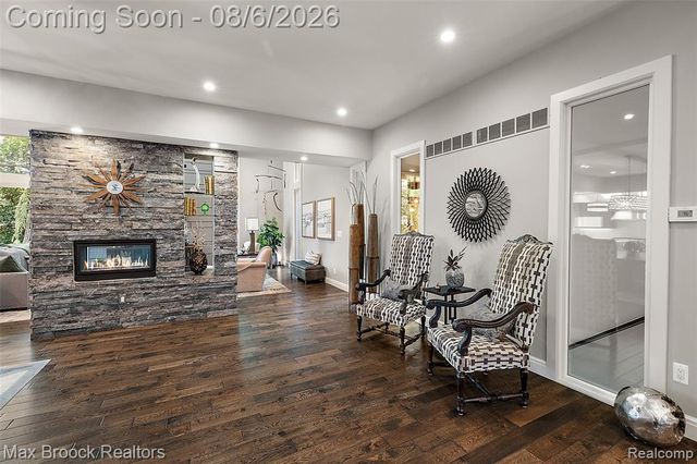 2253 Lone Pine Road, West Bloomfield, MI 48323