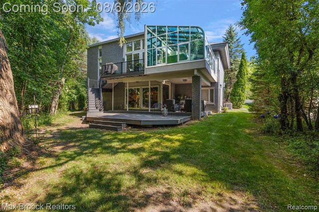 2253 Lone Pine Road, West Bloomfield, MI 48323