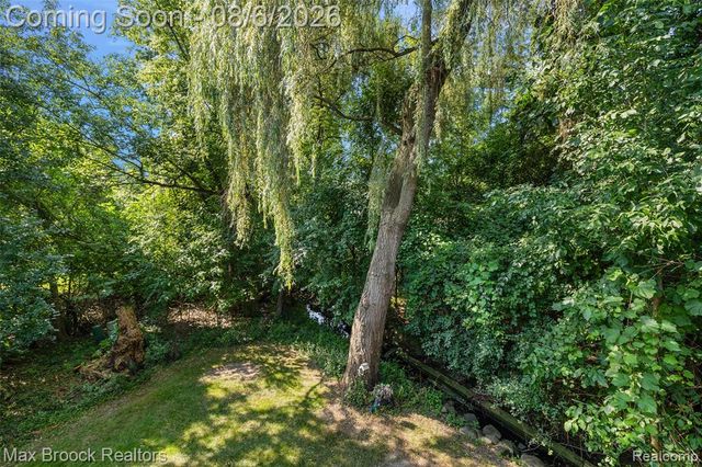 2253 Lone Pine Road, West Bloomfield, MI 48323