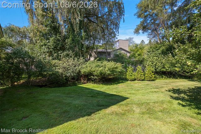 2253 Lone Pine Road, West Bloomfield, MI 48323
