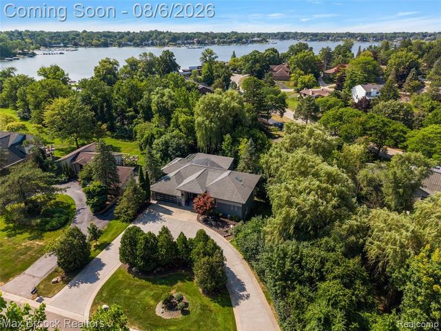 2253 Lone Pine Road, West Bloomfield, MI 48323