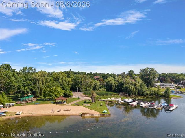 2253 Lone Pine Road, West Bloomfield, MI 48323