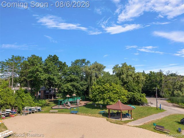 2253 Lone Pine Road, West Bloomfield, MI 48323