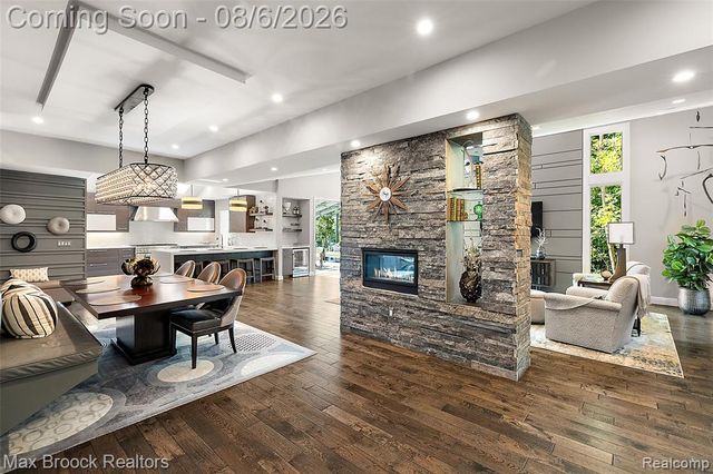 2253 Lone Pine Road, West Bloomfield, MI 48323