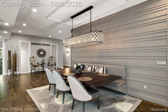 2253 Lone Pine Road, West Bloomfield, MI 48323