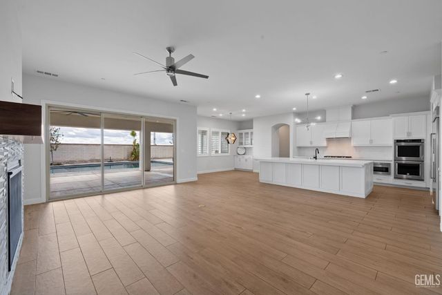 11713 Cloverfield Circle, Bakersfield, CA 93311