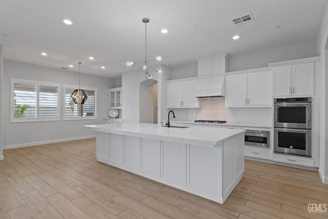 11713 Cloverfield Circle, Bakersfield, CA 93311