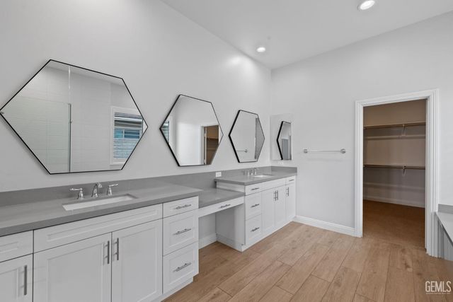 11713 Cloverfield Circle, Bakersfield, CA 93311