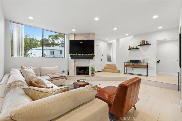 1227 N Brand, Glendale, CA 91202