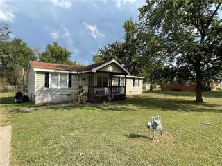 709 Carroll Avenue, Green Forest, AR 72638
