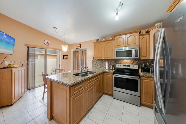 20103 NW 57th Pl, Hialeah, FL 33015