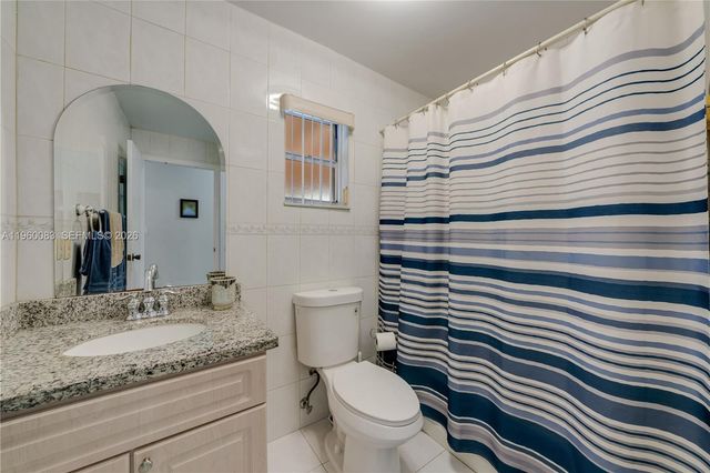 20103 NW 57th Pl, Hialeah, FL 33015