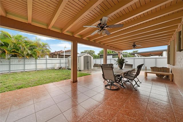 20103 NW 57th Pl, Hialeah, FL 33015