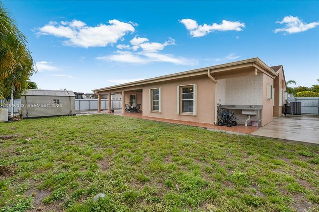 20103 NW 57th Pl, Hialeah, FL 33015