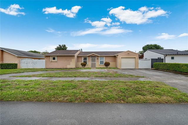 20103 NW 57th Pl, Hialeah, FL 33015