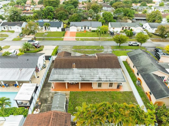 20103 NW 57th Pl, Hialeah, FL 33015