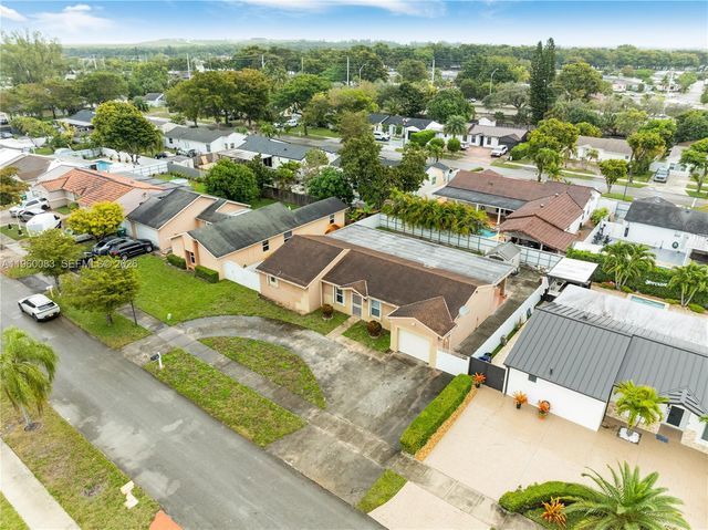 20103 NW 57th Pl, Hialeah, FL 33015