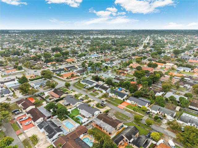 20103 NW 57th Pl, Hialeah, FL 33015