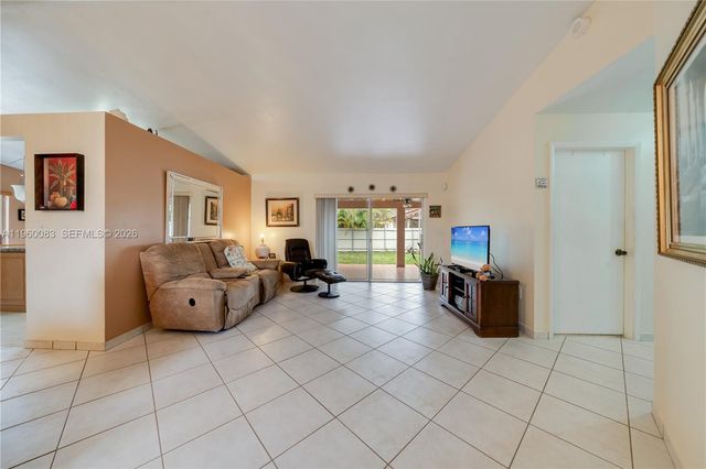 20103 NW 57th Pl, Hialeah, FL 33015