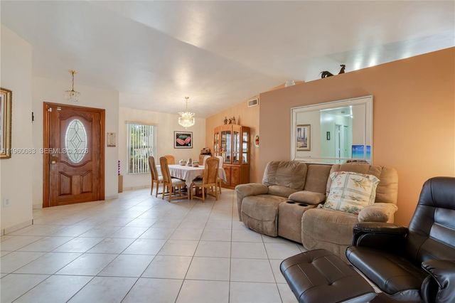 20103 NW 57th Pl, Hialeah, FL 33015