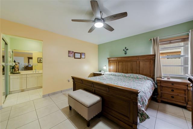 20103 NW 57th Pl, Hialeah, FL 33015