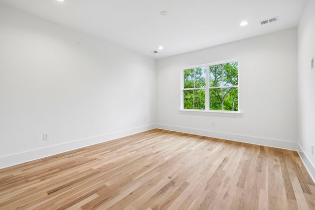210 Chamberlin St, Nashville, TN 37209