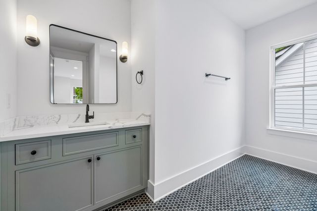 210 Chamberlin St, Nashville, TN 37209