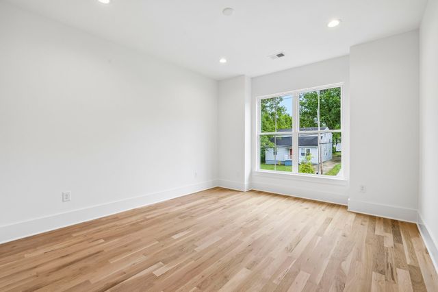 210 Chamberlin St, Nashville, TN 37209