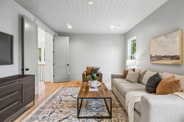 210 Chamberlin St, Nashville, TN 37209